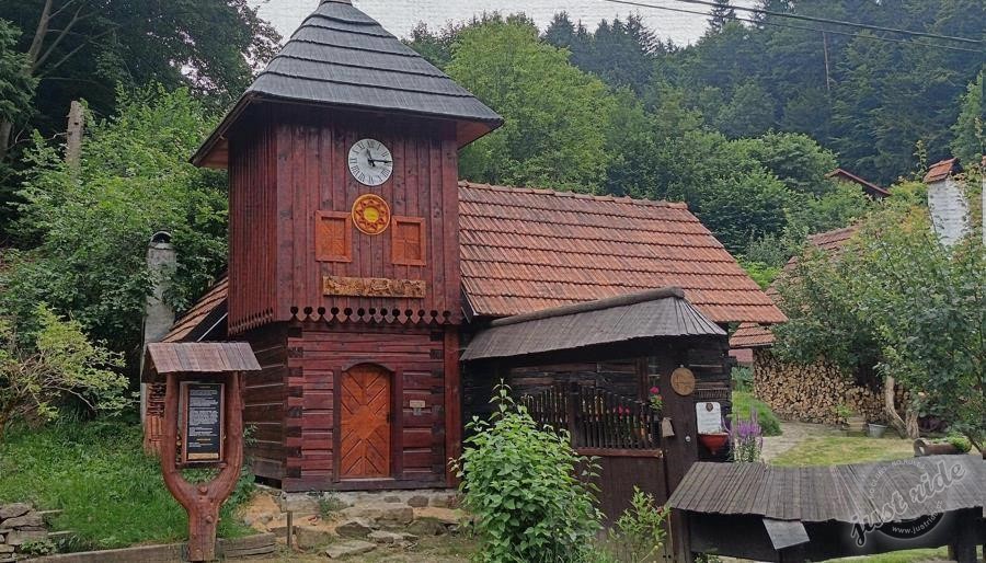 Valašský orloj s řezbami slovanských bohů, Držková, Zlínský kraj